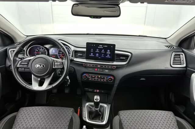 Kia Ceed (2019) thumbnail 4