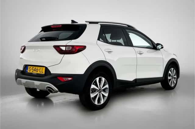 Kia Stonic (2023) thumbnail 2