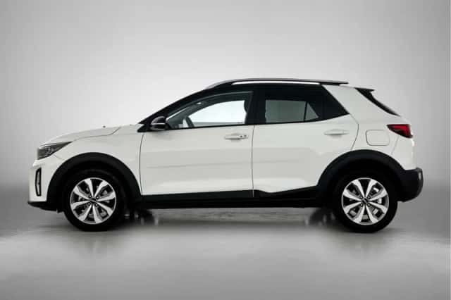 Kia Stonic (2023) thumbnail 3