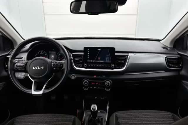 Kia Stonic (2023) thumbnail 4