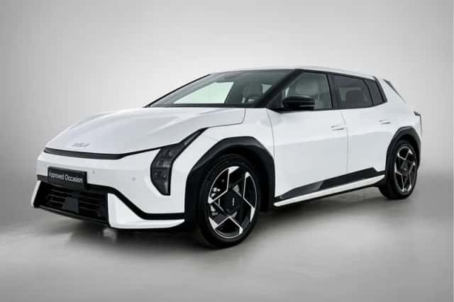 Kia EV4 (2026) thumbnail 1