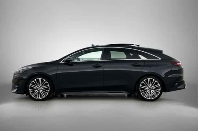 Kia Proceed (2022) thumbnail 3