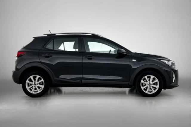 Kia Stonic (2022) thumbnail 4