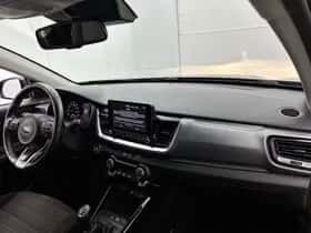 Kia Stonic (2021) thumbnail 6