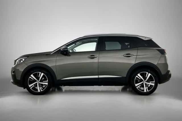 Peugeot 3008 (2018) thumbnail 3