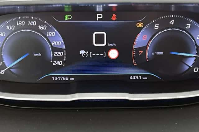 Peugeot 3008 (2018) thumbnail 6
