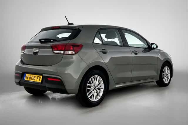 Kia Rio (2021) thumbnail 2