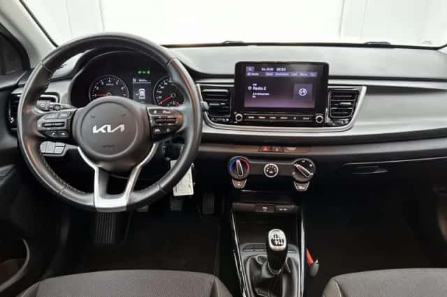 Kia Rio (2021) thumbnail 4