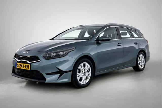Kia Ceed_Sportswagon (2023) thumbnail 1