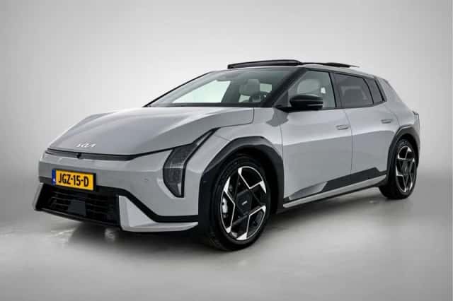 Kia EV4 (2025) thumbnail 1