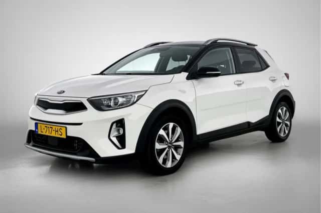 Kia Stonic (2021) thumbnail 1