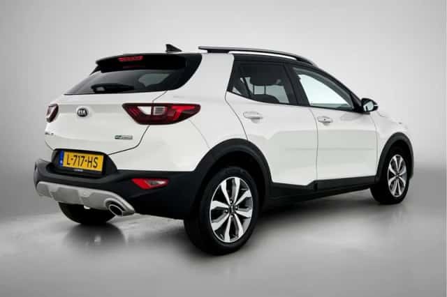 Kia Stonic (2021) thumbnail 2