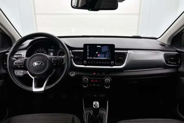 Kia Stonic (2021) thumbnail 4