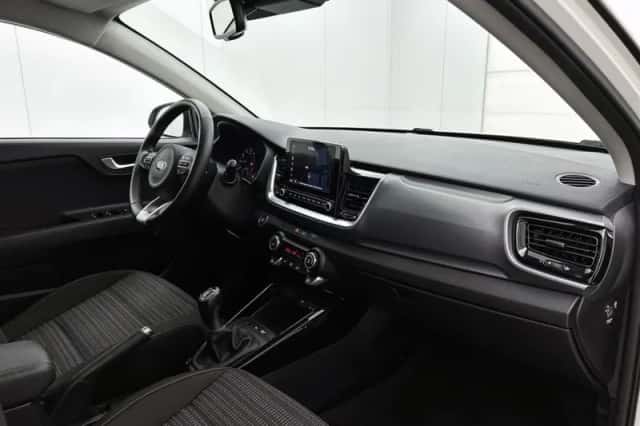 Kia Stonic (2021) thumbnail 6