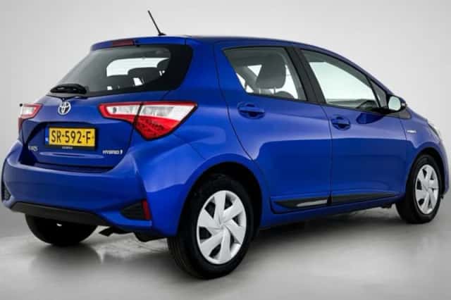 Toyota Yaris (2017) thumbnail 2