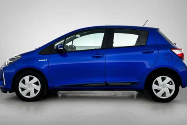 Toyota Yaris (2017) thumbnail 3