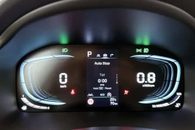 Kia Stonic (2025) thumbnail 6