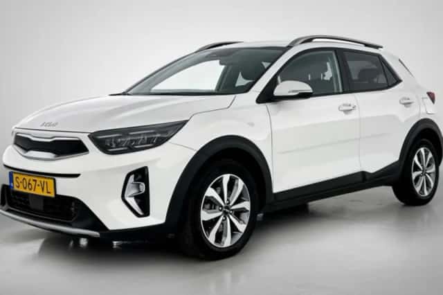 Kia Stonic (2023) thumbnail 1