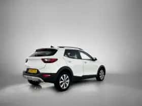 Kia Stonic (2023) thumbnail 3