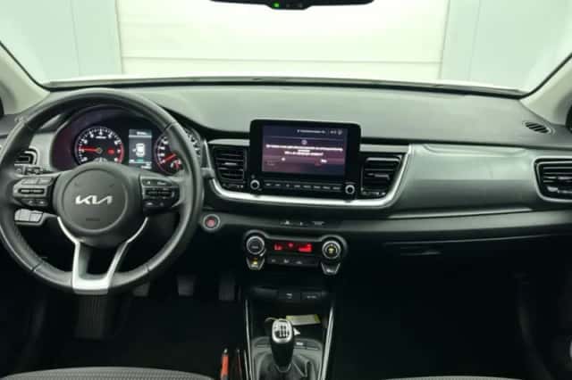 Kia Stonic (2023) thumbnail 4