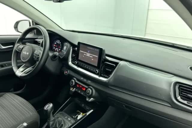 Kia Stonic (2023) thumbnail 6