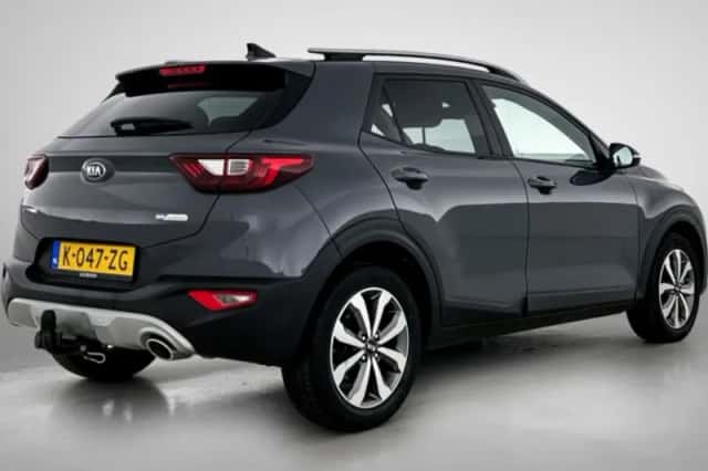 Kia Stonic (2021) thumbnail 2
