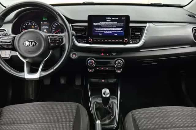 Kia Stonic (2021) thumbnail 4