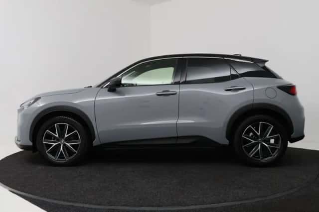Lexus LBX (2025) thumbnail 3