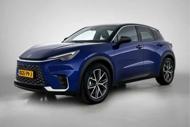 Lexus LBX (2025) thumbnail 1