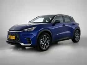 Lexus LBX (2025) thumbnail 2