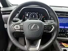 Lexus LBX (2025) thumbnail 17