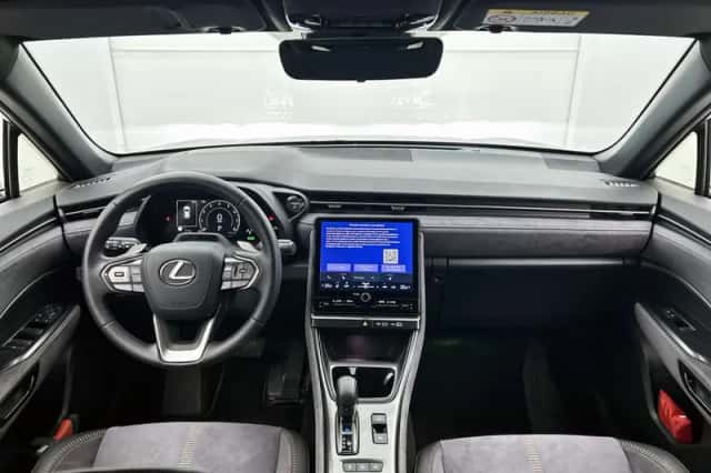 Lexus LBX (2025) thumbnail 4
