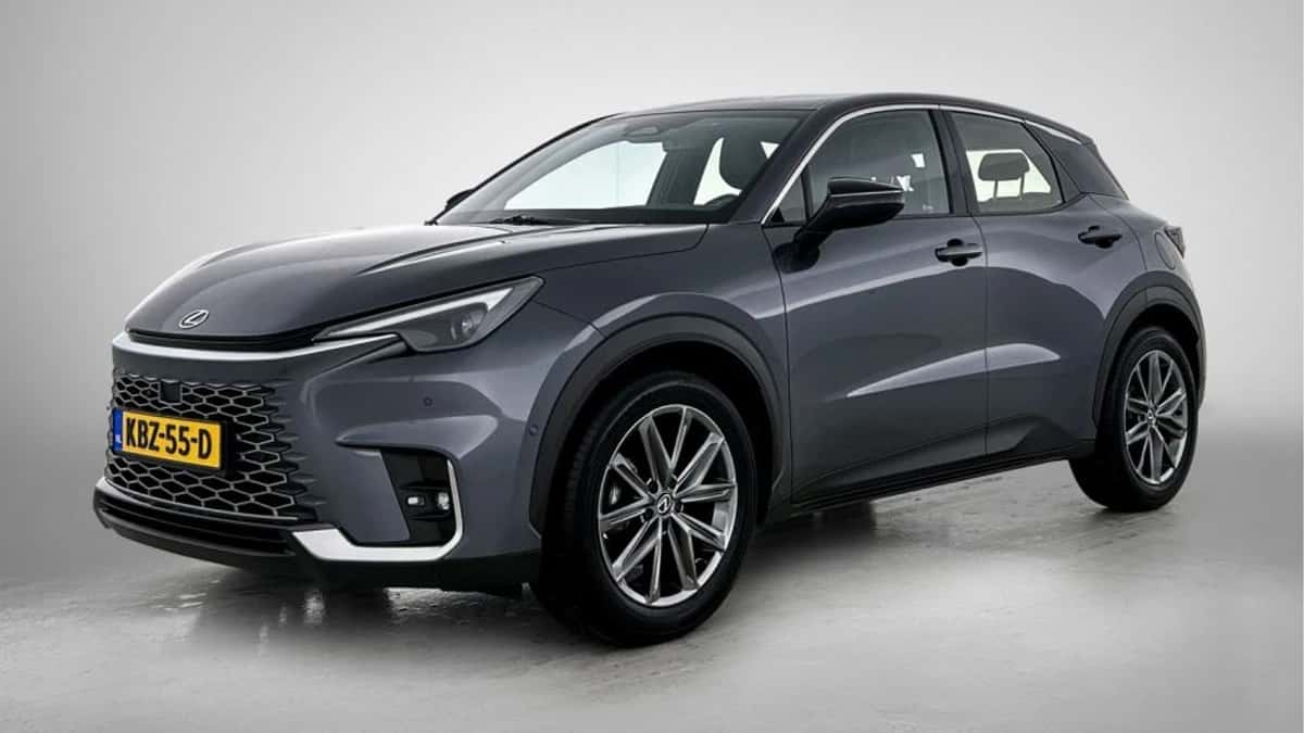 Lexus LBX (2024) — foto 1