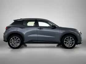 Lexus LBX (2024) thumbnail 11