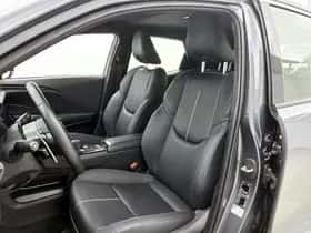 Lexus LBX (2024) thumbnail 15