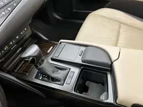 Lexus ES (2020) thumbnail 11