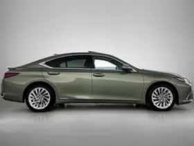 Lexus ES (2020) thumbnail 13