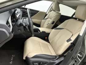 Lexus ES (2020) thumbnail 17