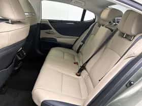 Lexus ES (2020) thumbnail 18