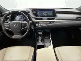 Lexus ES (2020) thumbnail 5