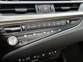 Lexus ES (2020) thumbnail 10