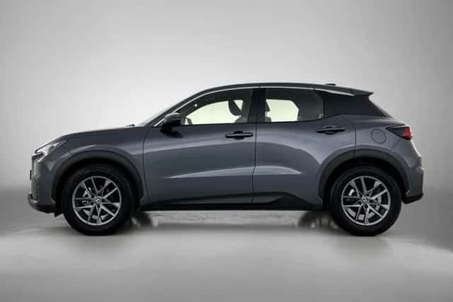 Lexus LBX (2024) thumbnail 3
