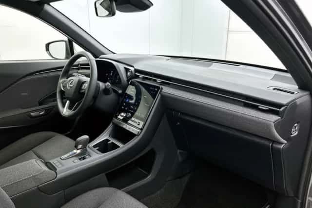 Lexus LBX (2024) thumbnail 6