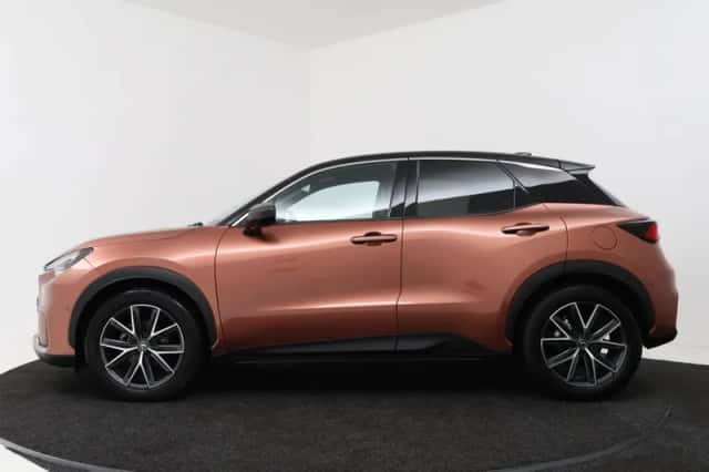 Lexus LBX (2024) thumbnail 3