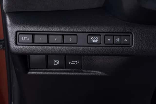 Lexus LBX (2024) thumbnail 5