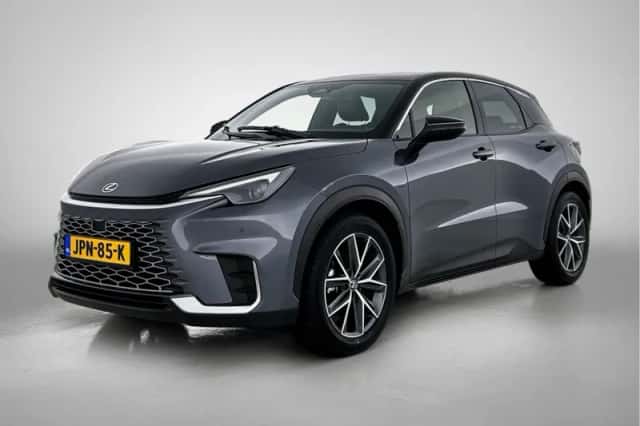 Lexus LBX (2024) thumbnail 1
