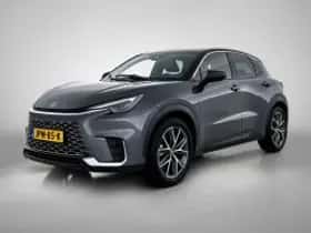 Lexus LBX (2024) thumbnail 2