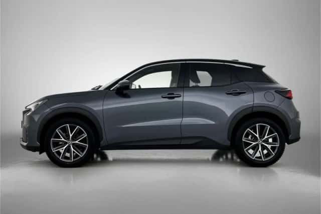 Lexus LBX (2024) thumbnail 3