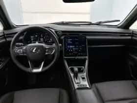 Lexus LBX (2024) thumbnail 5