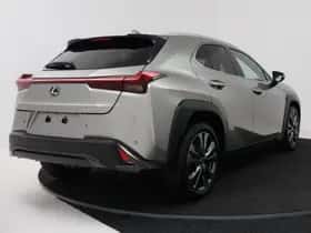Lexus UX (2026) thumbnail 2